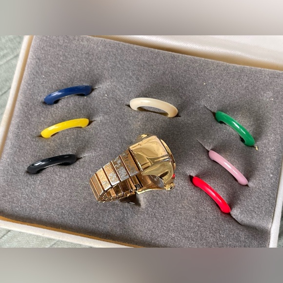 VINTAGE DISNEY MINNIE MOUSE GOLD RING WATCH BY EXACTLY JAPAN MOVT COLOR CHANGING - Picture 4 of 9